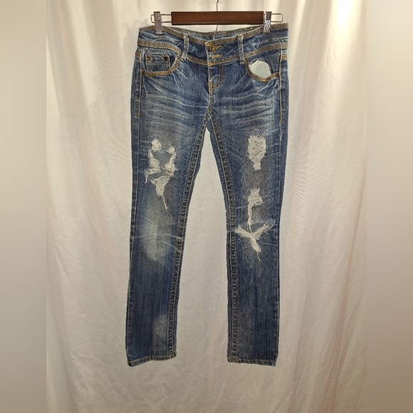 Almost famous distressed size 3 jeans - Picture 1 of 4